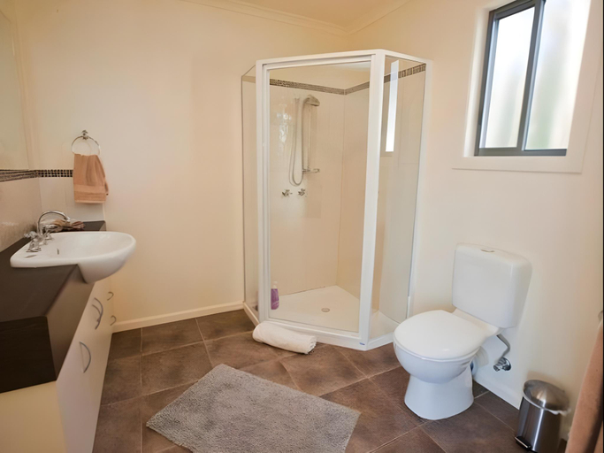 Bathroom 4, The Shingles Riverside Cottages, Derwent Valley