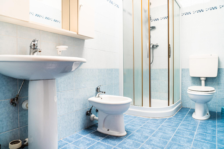 Bathroom 2, Colourful apartment with terrace in Bibione, Venezia