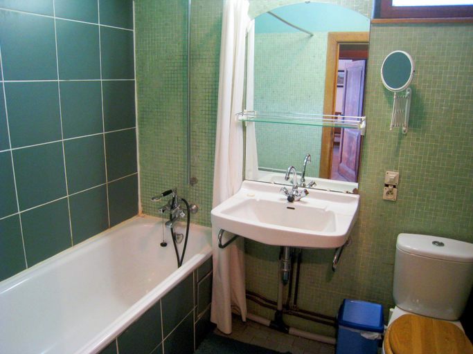 Bathroom 3, Rustic Retreat in Houvegne, Liège