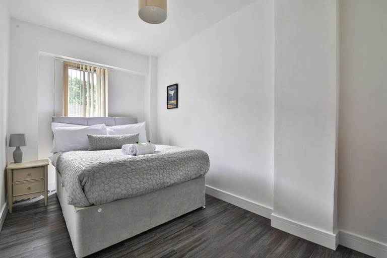 Bedroom 2, Centrally Located 2Bed Flat With Balcony & Parking, Cardiff