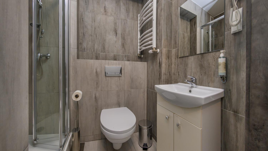 Bathroom 2, Sanatoryjna, Sun & Snow, Puck