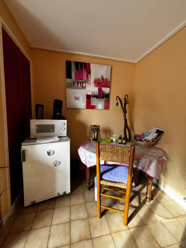 Others 5, Chambre pour 2 , Jardin Piscine Arret de bus 50m ,Climatise, Gard