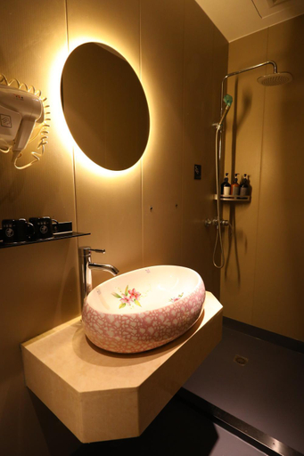 Bathroom 4, IForest Hotel Shanghai Bund Nanjing East Road Pedestrian Street Branch, Shanghai
