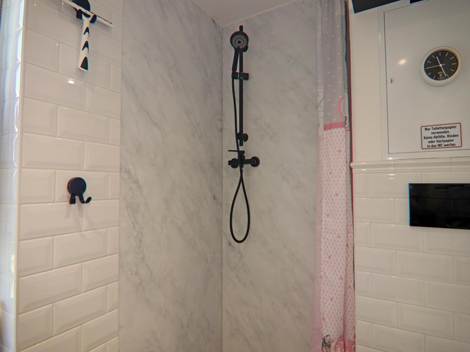 Bathroom 3, Bungalow in Neubukow mit Terrasse und Garten, Rostock