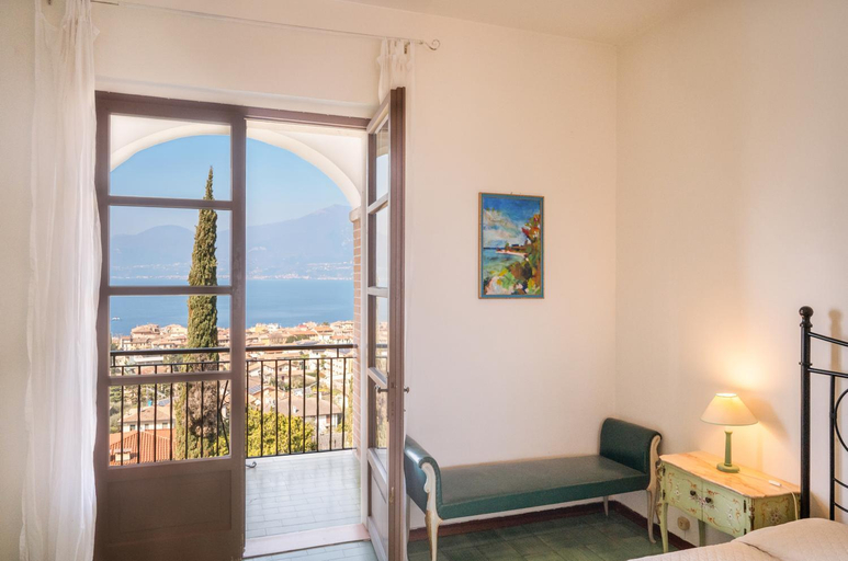 Bedroom 2, Villa Maria Lake View,7 minuti a piedi dal centro, parcheggio privato, Verona