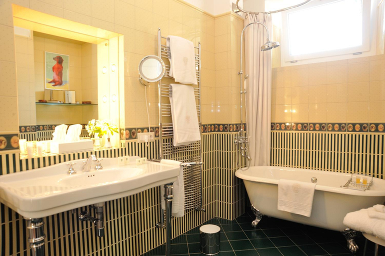 Bathroom 5, Villa Claudia dei Marchesi Dal Pozzo, Verbano-Cusio-Ossola