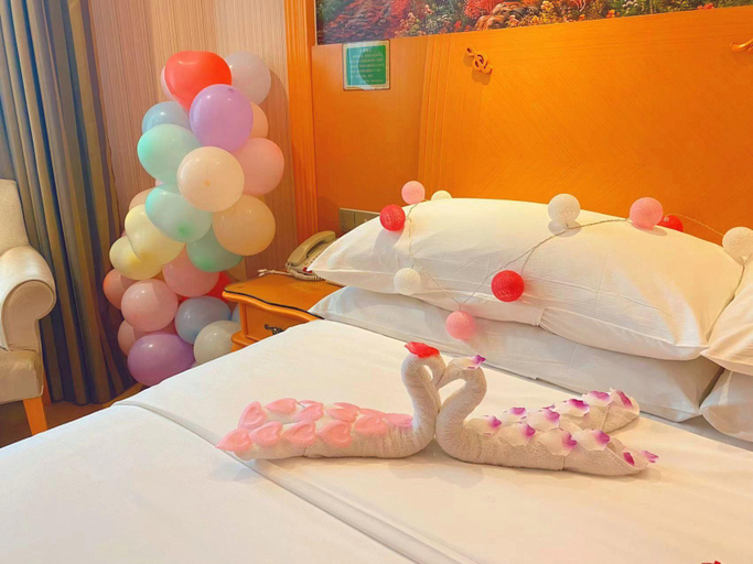 Bedroom 2, Vienna Hotel Guangxi Beiliu Passenger Station, Yulin