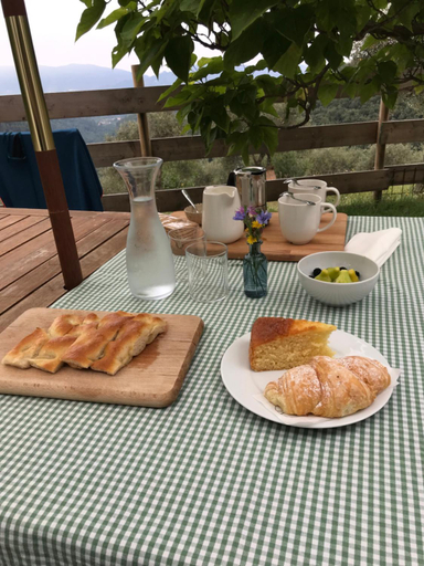 Food & Drinks 3, Saint Roch - camera privata con bagno - vista su giardino - colazione, La Spezia