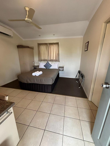 Bedroom, Injune Haven Motel, Bungil