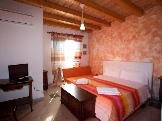 Bedroom 2, La Casa Rossa Country House, Enna