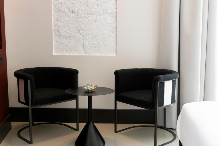 Others 5, Adaram Suites, Napoli