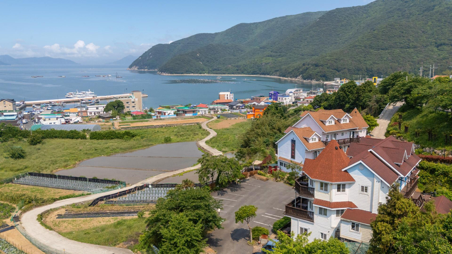 Exterior & Views 2, Geoje Gaonara Pension, Geoje