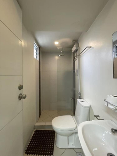 Bathroom 3, H Hotel Quezon City, Quezon City
