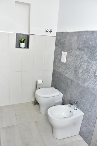 Bathroom 4, Yllen Rooms, Syracuse