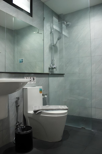 Bathroom 5, Asura, Ko Lanta