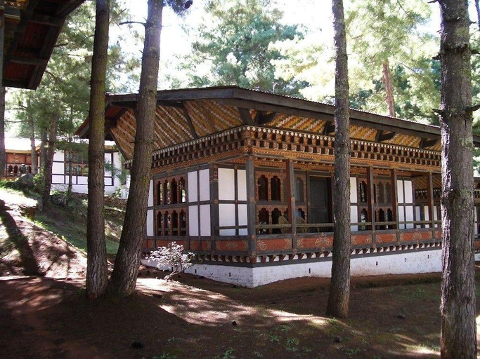 Exterior & Views