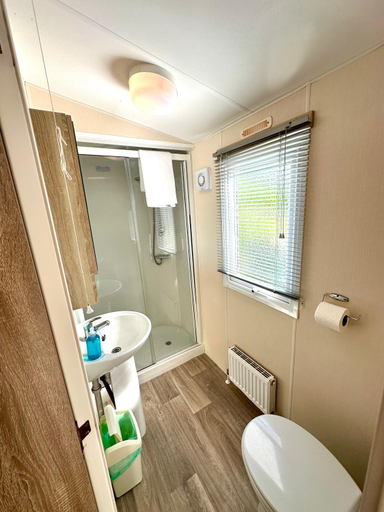 Bathroom 4, Roselands caravan park, Nr Lands End, Cornwall, Cornwall