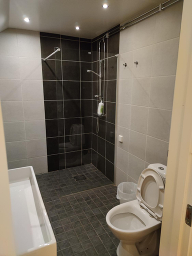 Bathroom 3, Vandrarhem 11 RUM & KOK, Sandviken