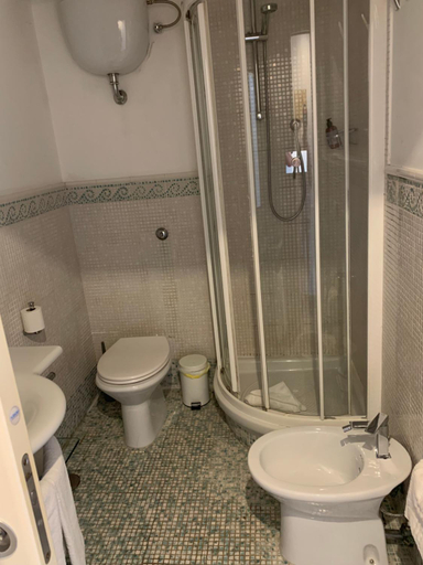 Bathroom 3, ホテル(スイート アルティス バルベリーニ)(Suite Artis Barberini), Rome