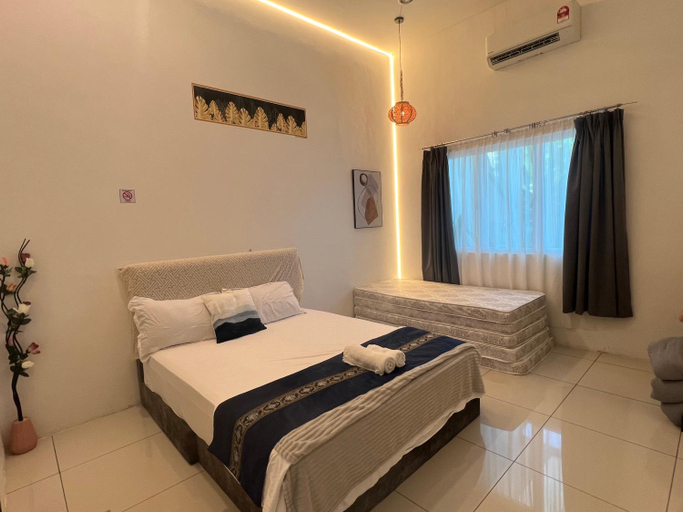 Bedroom 2, LeGreene[10-17pax] Near LostWorld, Kinta