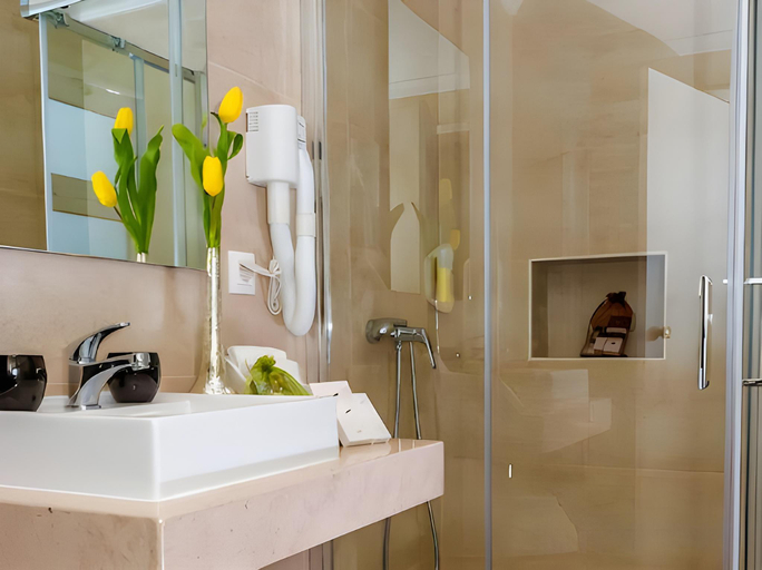 Bathroom 4, Duas Torres Hotel, Funchal