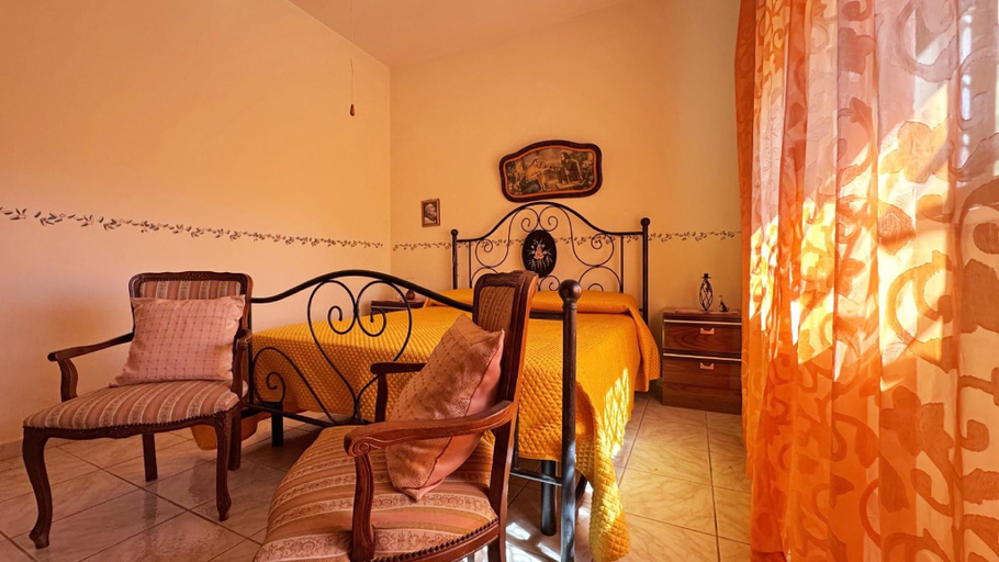 Others 5, Villa Ulivo, sleeps 7, garden close to the sea, Lecce