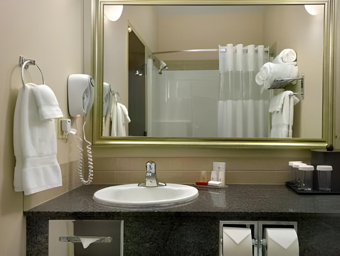 Bathroom 3, Ramada by Wyndham Pincher Creek, Division No. 3