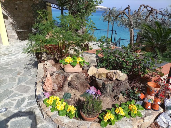 Others 4, B&B nido sul mare, Savona