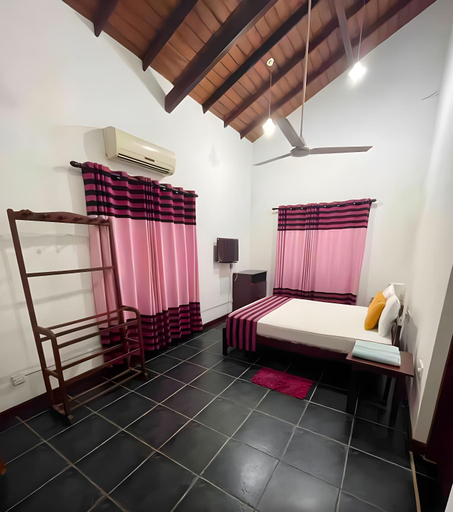 Bedroom 2, Reef Bungalow Private Villa / 4 bedrooms, Wattala