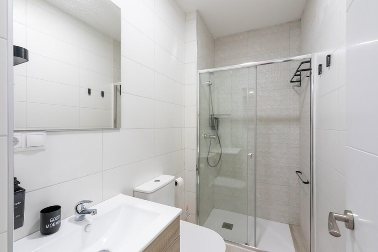 Bathroom 3, Market Martinez de la Riva I, Madrid