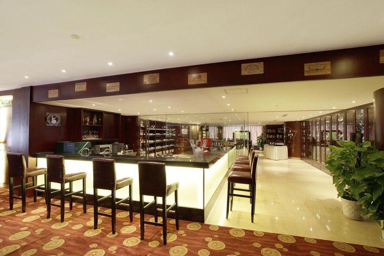 Food & Drinks