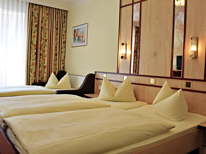 Bedroom 2, Hotel Alfa Zentrum, München