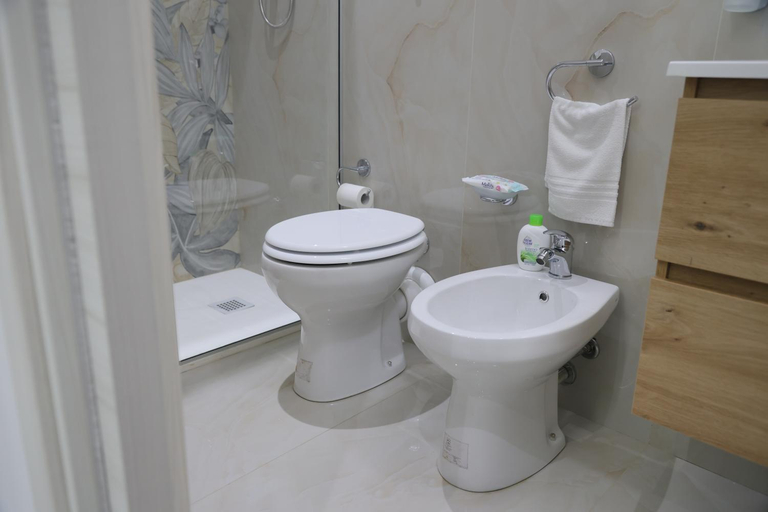 Bathroom 3, Sikelia Apartment, Agrigento