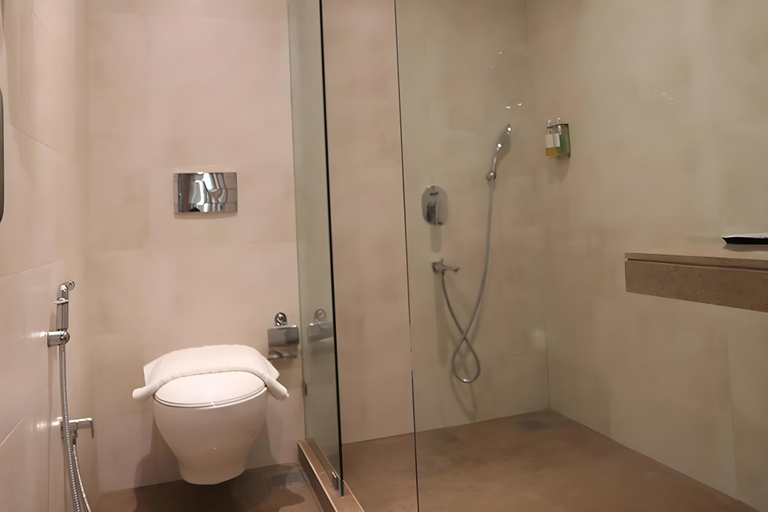 Bathroom 4, Hotel cliffton, Mumbai Suburban