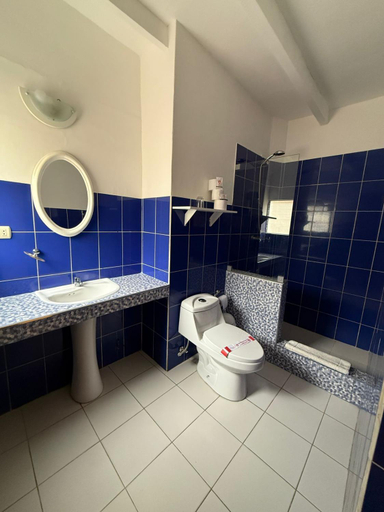 Bathroom 3, Hosteria Suiza, Ica
