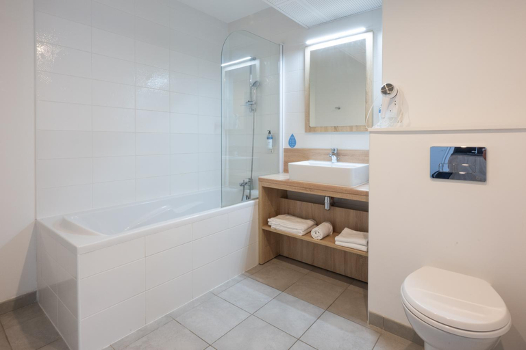 Bathroom 2, Residence Prestige Odalys Reve d'ile, Charente-Maritime