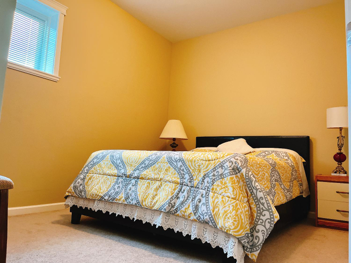 Bedroom 2, Peaceful and Spacious Lake View, Central Okanagan