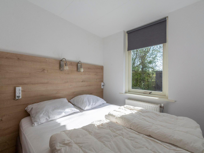 Bedroom 3, Bungalow with Sauna and Pool in Quiet Location, Zijpe