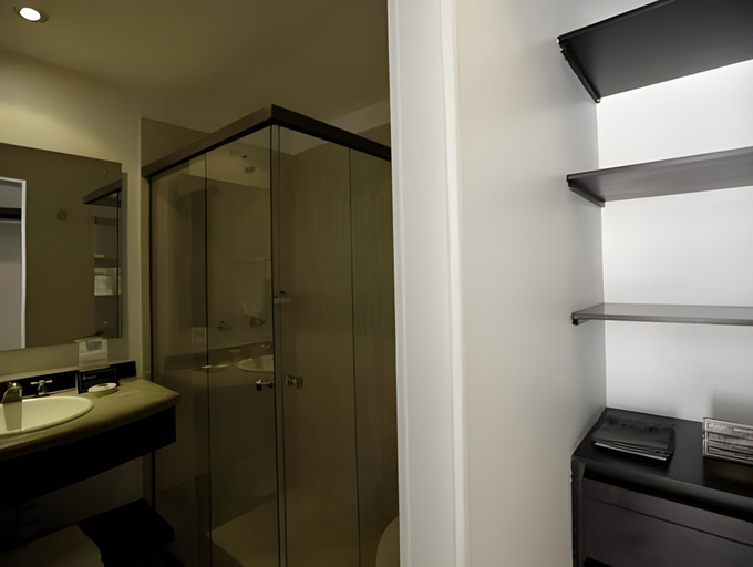 Bathroom 5, Travelers Orange Suites, Medellín