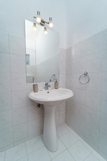 Bathroom 2, Mayo Rooms, Ionian Islands