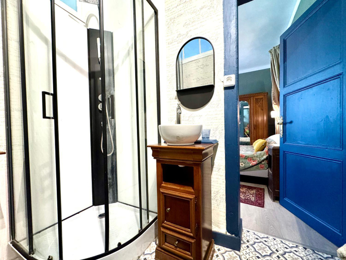 Bathroom 5, Relais des Anges, Somme