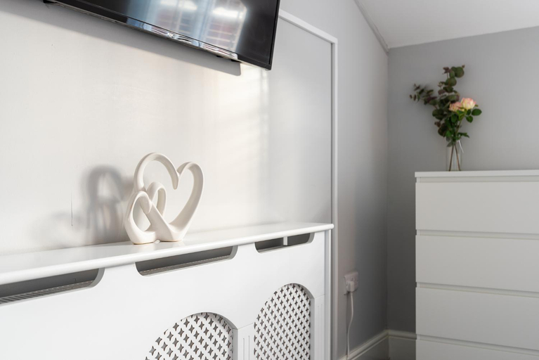 Others 5, Airfield Manor, Leicestershire