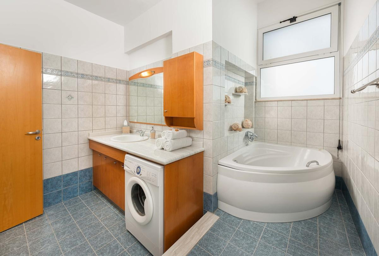 Bathroom 5, Orianna Seaview Villa, South Aegean