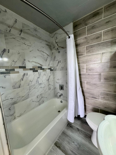 Bathroom 5, Nampa Downtown Inn, Canyon
