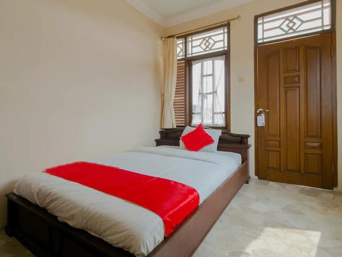 Bedroom 2, OYO 2858 Vafa Guesthouse, Cianjur