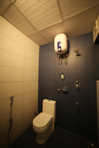 Bathroom 3, Rohini Apart Hotel, Tiruchirappalli