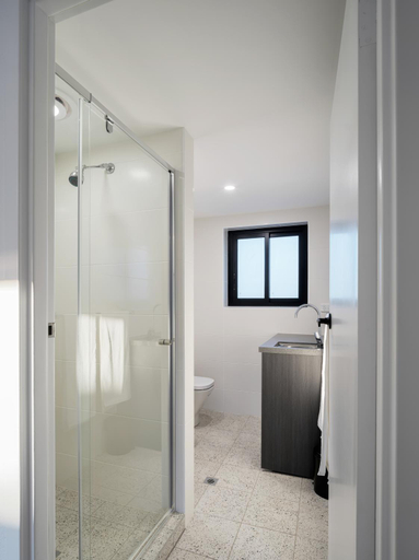Bathroom 3, Whyalla Skysuites, Whyalla