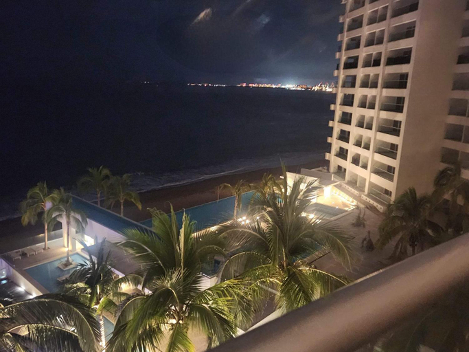 Others 3, Beachfront Harbor 171 Condo Ocean View Pool, Gym WiFi, Puerto Vallarta