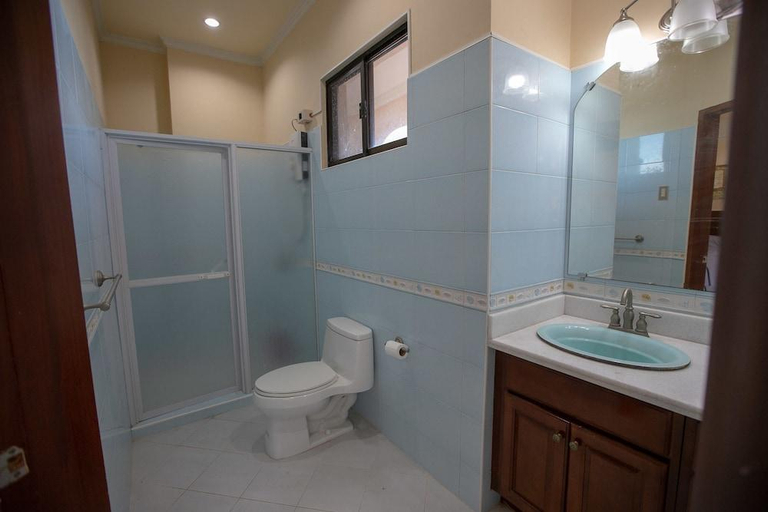 Bathroom 4, Casaroyal Beachfront, Siquijor