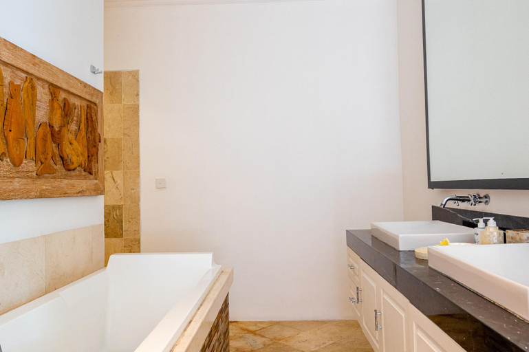 Bathroom 4, Kencana Villa Seminyak, Badung
